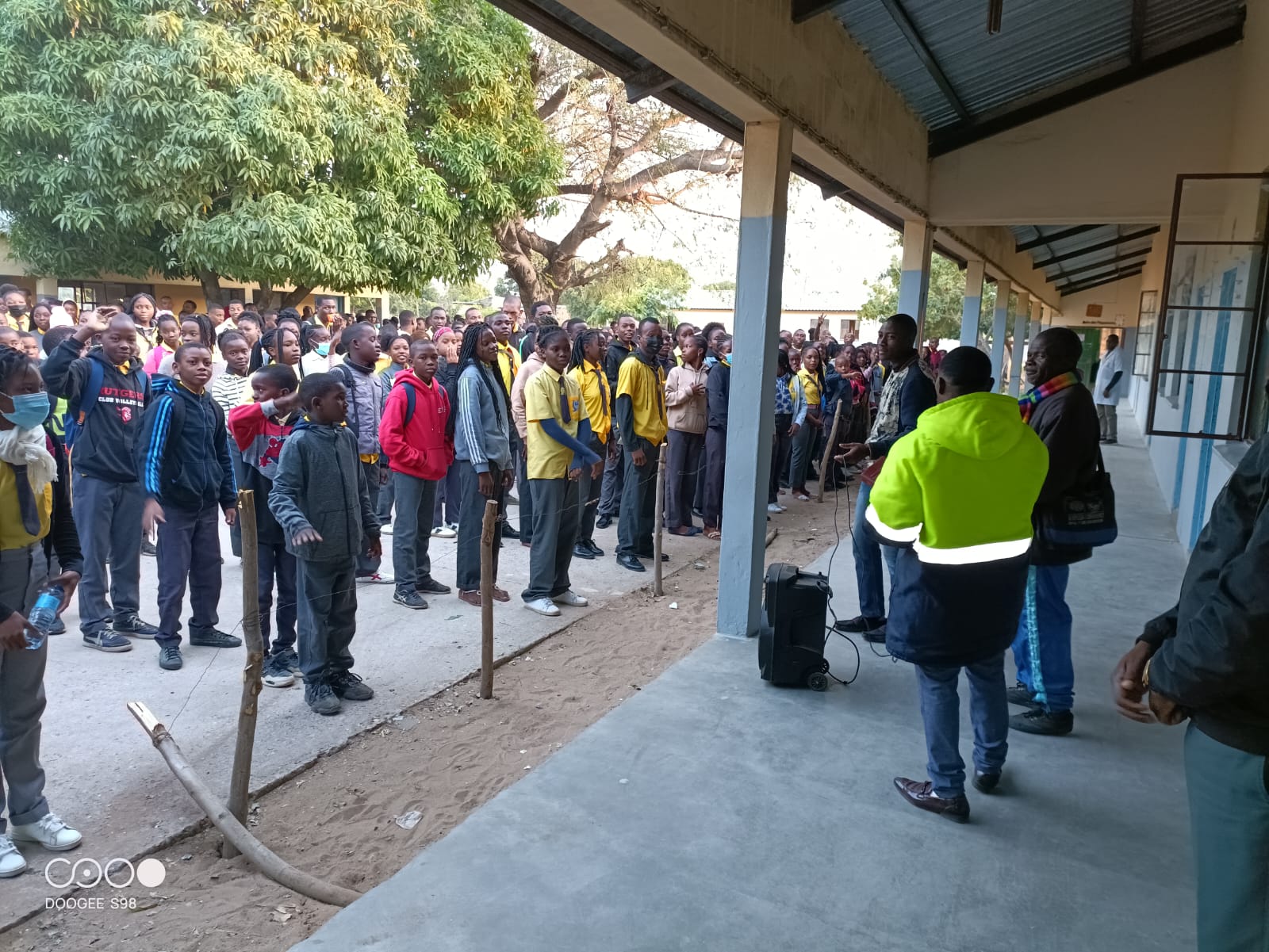 Educational support — children learning in a Mozambican classroom